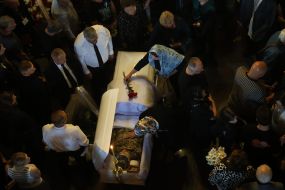 Прощание с погибшим на фронте военным фотографом Арсеном Федосенко