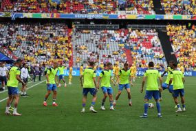 Team warm-up before the match