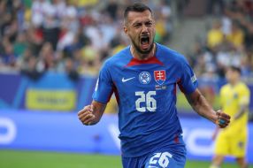 Soccer. Slovakia and Ukraine