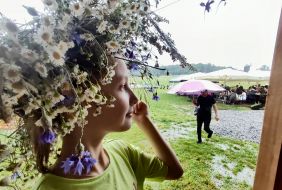 A girl in a wreath of daisies and cornflowers