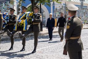 Volodymyr Zelenskyy, Natasa Pirts Musar