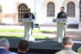 Volodymyr Zelenskyy, Natasa Pirts Musar