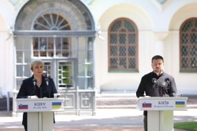 Volodymyr Zelenskyy, Natasa Pirts Musar
