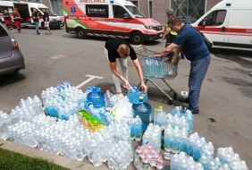Volunteers deliver water