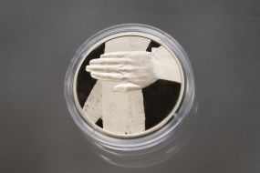 Coin "Country of superheroes. Thanks to the doctors!"