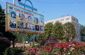 A stand with photographs of fallen heroes in Mirnohrad