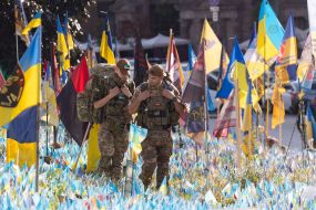 Military personnel pass through the territory strewn with flags in memory of the fallen defenders of Ukraine