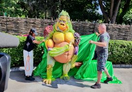 Valentyna Dykaryova and Kyrylo Trantin open a gorilla sculpture gift from benefactors