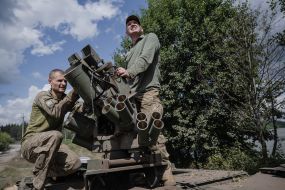 Ukrainian military personnel repair equipment near the Russian border in the Sumy region