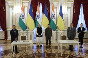 Подписание соглашений о сотрудничестве во время встречи Зеленского и Моди