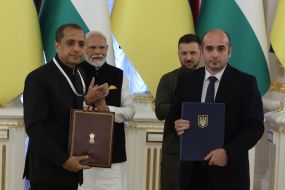 Подписание соглашений о сотрудничестве во время встречи Зеленского и Моди