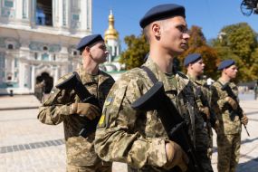 Військовослужбовці