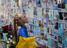 A girl near the Memorial Wall on Mykhailivska Square