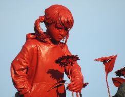 Sculpture "Girl with Sunflowers" by artist James Colomin in Kyiv