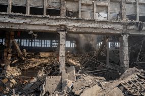 Зруйнований внаслідок  обстрілу палац спорту у Харкові