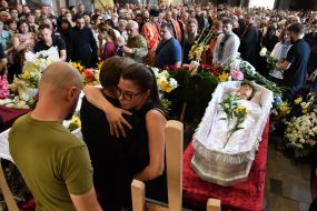Farewell to the dead Yevgenia Bazylevych and her three daughters in Lviv