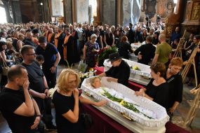 Farewell to the dead Yevgenia Bazylevych and her three daughters in Lviv