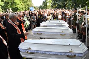 Farewell to the dead Yevgenia Bazylevych and her three daughters in Lviv