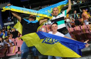 Вболівальники на трибуні