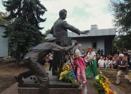 Monument to director Oleksandr Dovzhenko and cinematographer Danylo Demutskyi