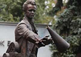 A monument to director Oleksandr Dovzhenko