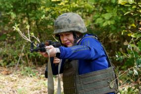 Training on tactical training of female volunteers in Kharkiv region