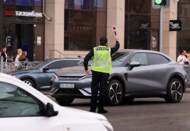 During the moment of silence, traffic stopped on Independence Square in Kyiv