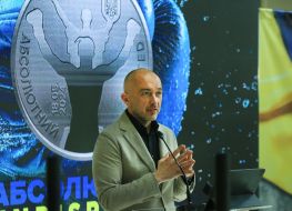 Andriy Pishny presents the "Absolute" commemorative coin