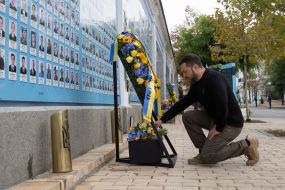 Volodymyr Zelenskyy laid flowers at the Wall of Memory of Fallen Defenders of Ukraine