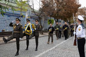 Volodymyr Zelenskyy laid flowers at the Wall of Memory of Fallen Defenders of Ukraine