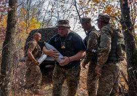 Артелеристи 154-ої  окремої механізованої бригади (ОМБр) на позиції в Харківський області