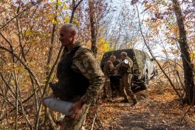 Артелеристи 154-ої  окремої механізованої бригади (ОМБр) на позиції в Харківський області