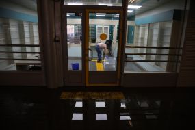 Consequences of a water supply network breach near the "Dorogozhichi" metro station in Kyiv