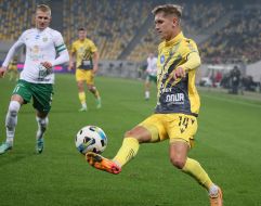 Game moment of the 1/8 final match of the Vbet Cup of Ukraine 2024/25 season between "Rukh" (Lviv) and FC "Karpaty" (Lviv)
