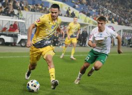 Game moment of the 1/8 final match of the Vbet Cup of Ukraine 2024/25 season between "Rukh" (Lviv) and FC "Karpaty" (Lviv)