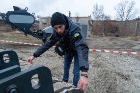 Mechanized demining machine