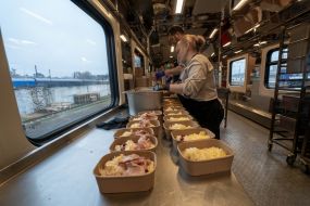 Порционные контейнеры с едой