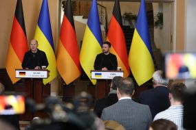 Volodymyr Zelenskyy and Olaf Scholz