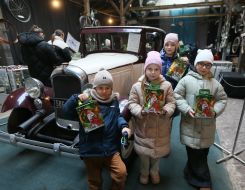 Children with gifts from Saint Nicholas