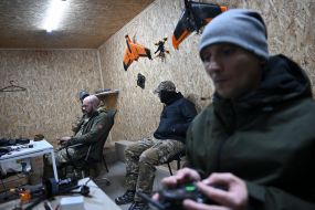 Инструкторы и новобранцы 3-й отдельной десантно-штурмовой бригады руководят беспилотниками