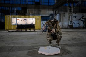 Инструкторы и новобранцы 3-й отдельной десантно-штурмовой бригады руководят беспилотниками