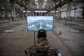 Инструкторы и новобранцы 3-й отдельной десантно-штурмовой бригады руководят беспилотниками