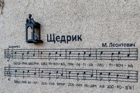 Mini-sculpture in honor of composer Mykola Leontovych