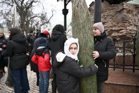 Дети погибших защитников Украины получили елки