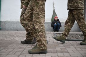 Дети погибших защитников Украины получили елки