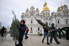 Дети погибших защитников Украины получили елки