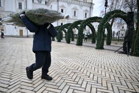 Дети погибших защитников Украины получили елки