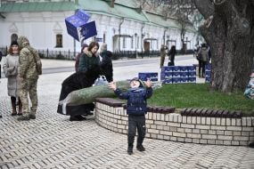 Дети погибших защитников Украины получили елки