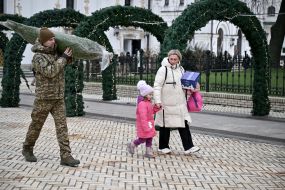 Дети погибших защитников Украины получили елки