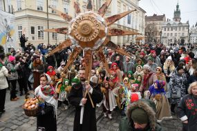 Участники праздничного шествия